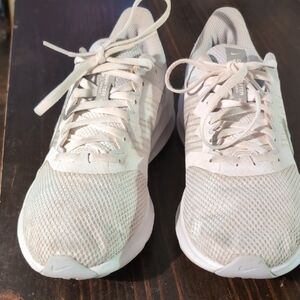 Nike White Athletic Shoes with Breathable Mesh Design